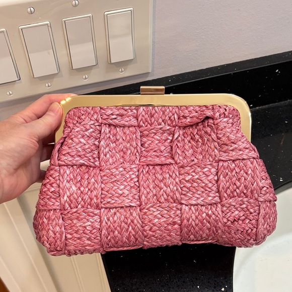 NWOT Ann Taylor Pink Woven Clutch with Gold Frame - Picture 1 of 11
